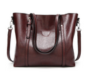 Bolsa Feminina de Ombro em Couro Legítimo - Mulher Elegante
