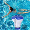 Robô solar que limpa a piscina  limpeza de piscina  limpar piscina  limpador flutuante de piscina  limpador de piscina  flutuador para limpar piscina  ferramentas  dosador de cloro piscina  dosador de cloro na piscina  dosador automático de piscina  distribuidor de cloro flutuate  distribuidor de cloro flutuante  desinfecção de água  cloroador de piscina  cloro  boia que limpa piscina