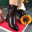 Bota Feminina de  Couro Legítimo de Cano Médio - Estilo Glacial
